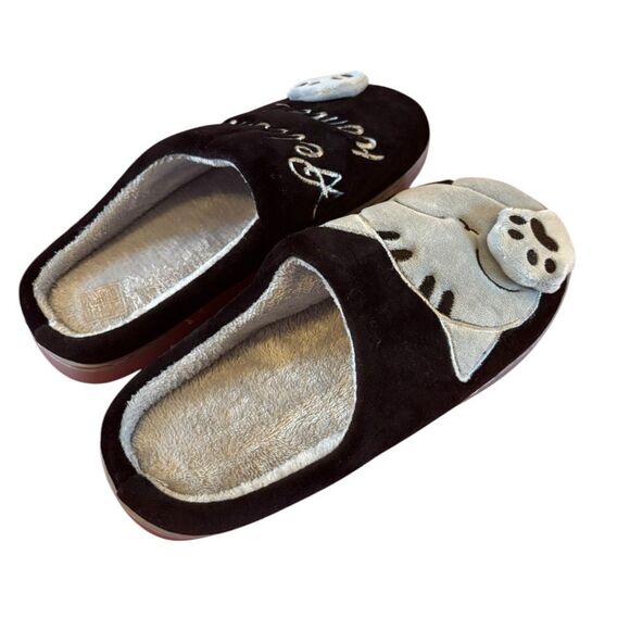 Adorable Welcome Home Cat Slippers. Will make a perfect gift! - Picture 4 of 6